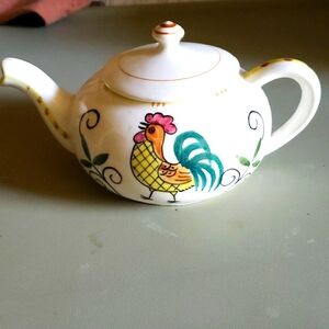 Vintage teapot with Rooster
